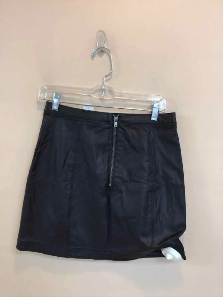 ABERCROMBIE & FITCH SIZE SMALL Ladies SKIRT