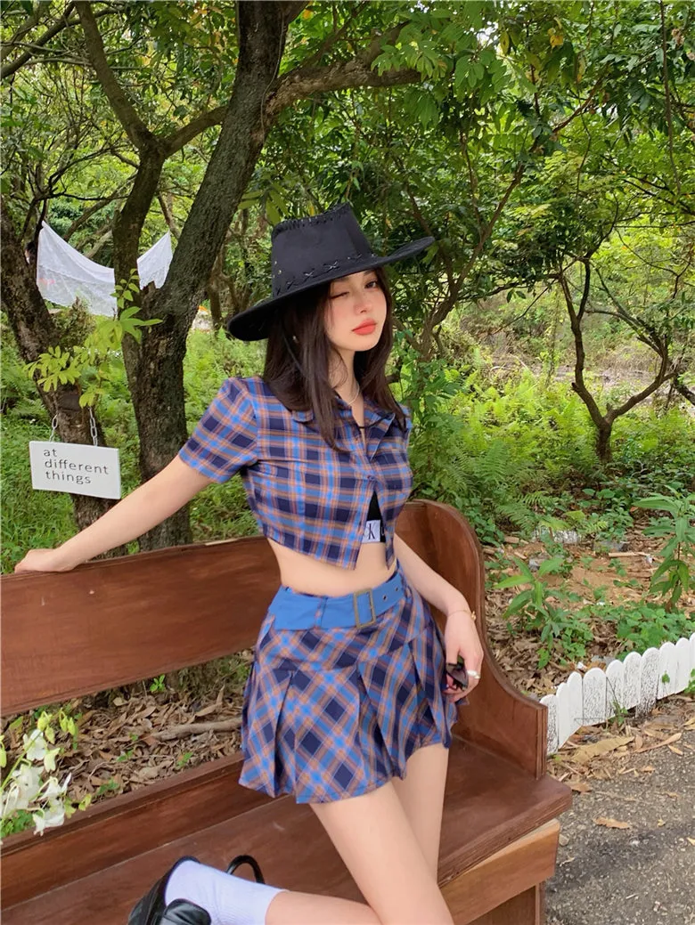 Two-Piece-Set: Cropped Plaid Shirt   Matching Pleated Skirt